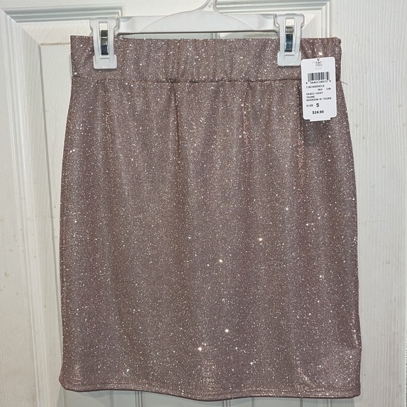 NWT Light Pink Sparkly Skirt - Picture 5 of 10